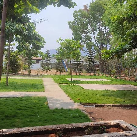 Hotel Metro Palace Resort Karjat Luaran gambar