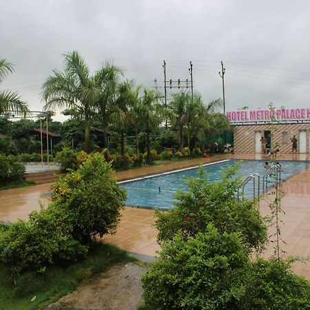 Hotel Metro Palace Resort Karjat Luaran gambar