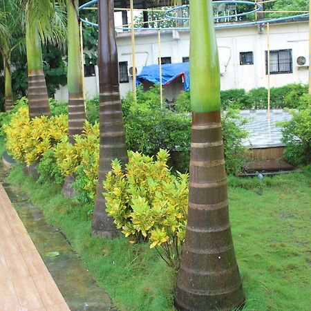 Hotel Metro Palace Resort Karjat Luaran gambar