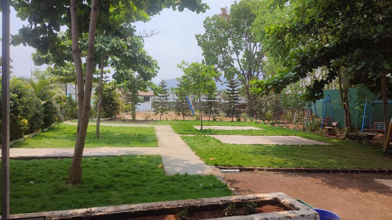 Hotel Metro Palace Resort Karjat Luaran gambar