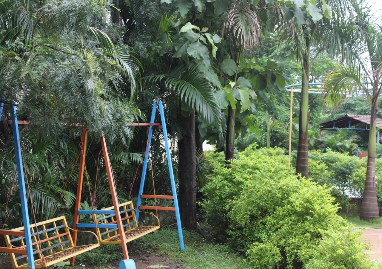 Hotel Metro Palace Resort Karjat Luaran gambar