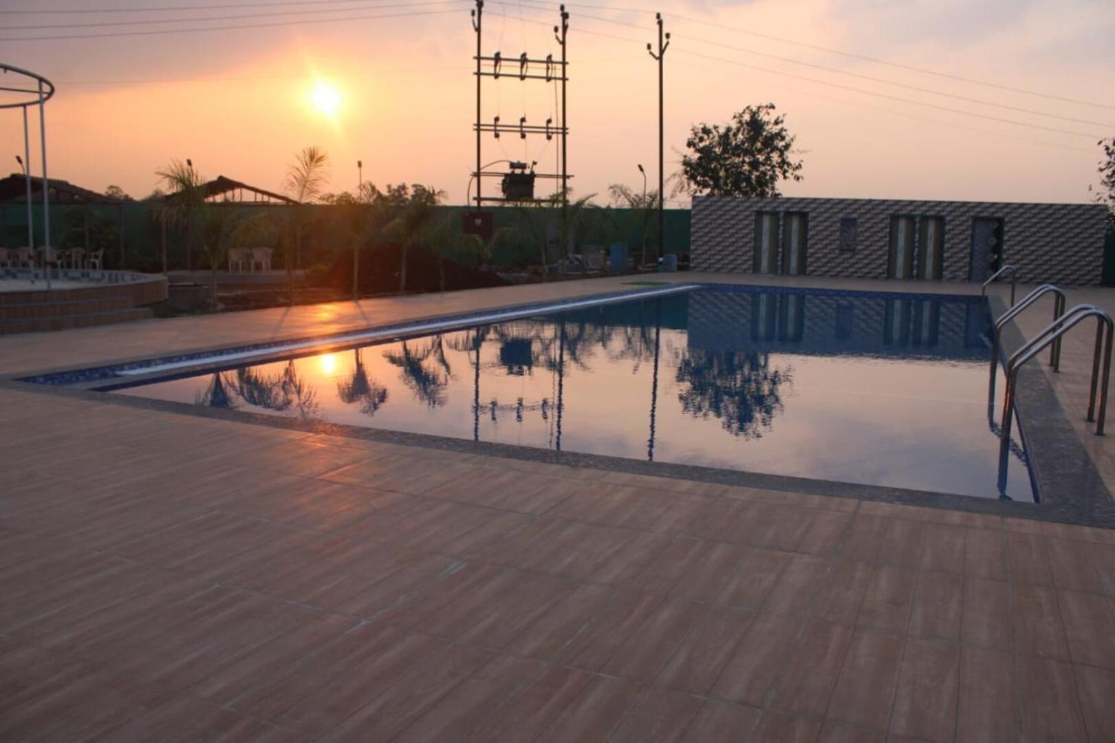 Hotel Metro Palace Resort Karjat Luaran gambar