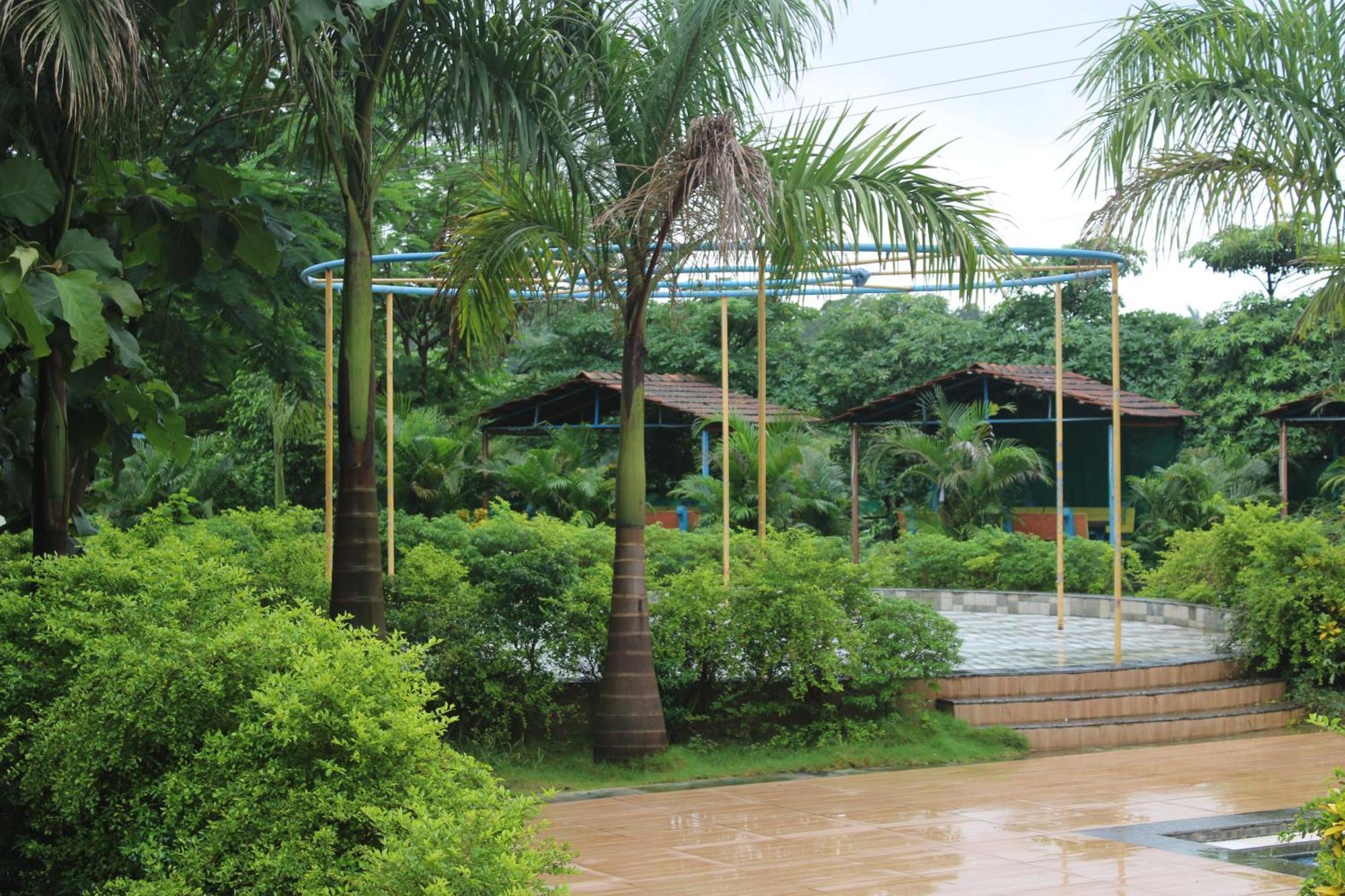 Hotel Metro Palace Resort Karjat Luaran gambar