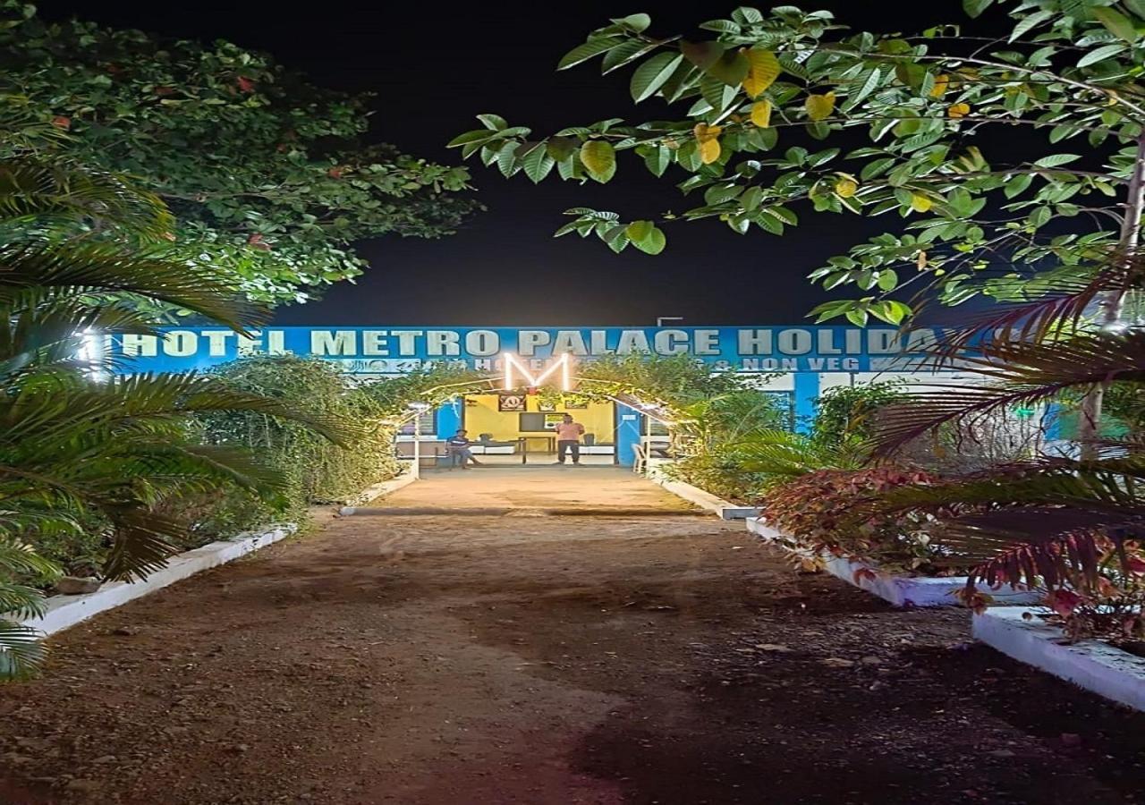 Hotel Metro Palace Resort Karjat Luaran gambar